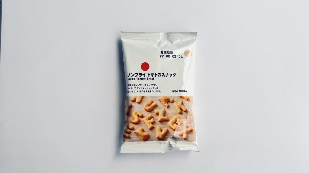 無印良品「ノンフライ トマトのスナック」のパッケージ正面